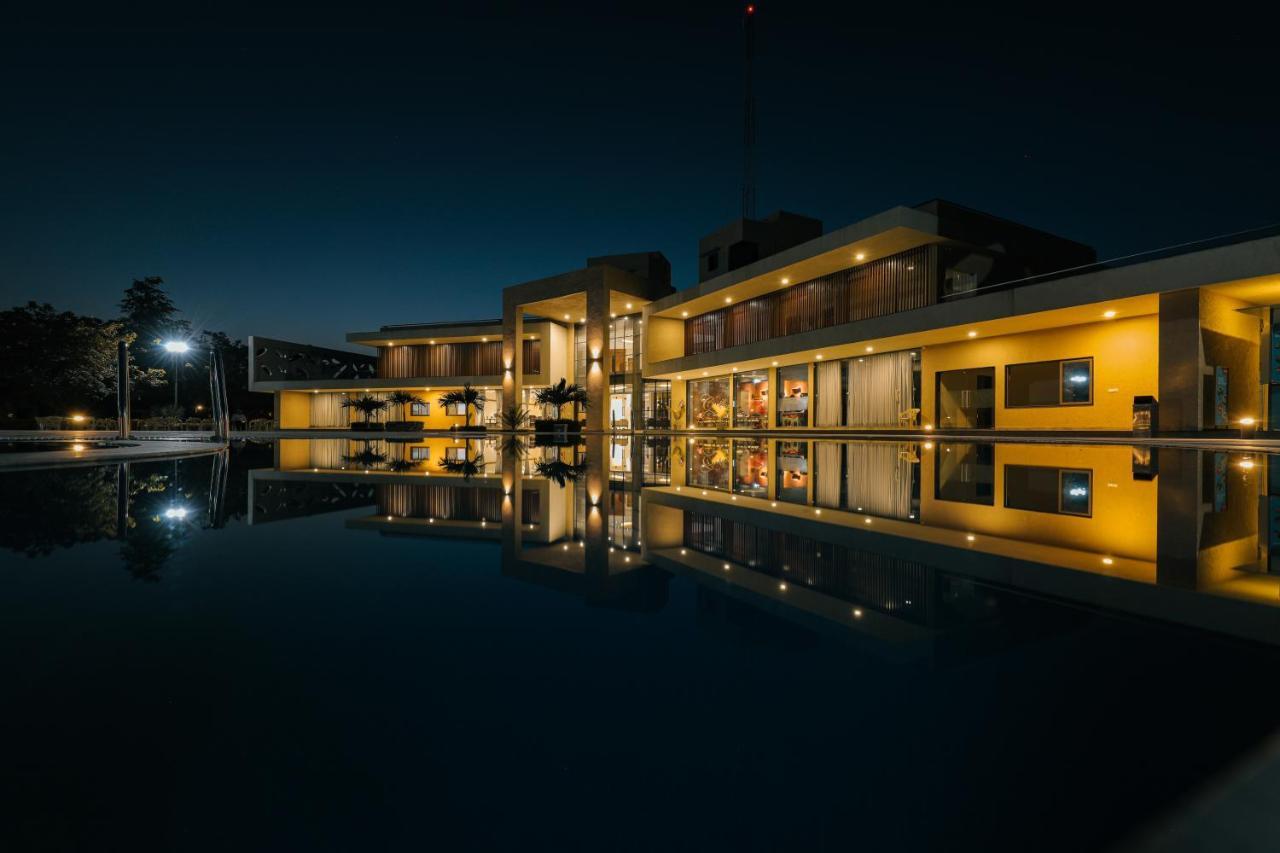 Club Heaven Palanpur Hotel Exterior photo