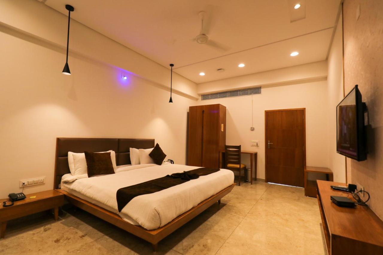 Club Heaven Palanpur Hotel Exterior photo