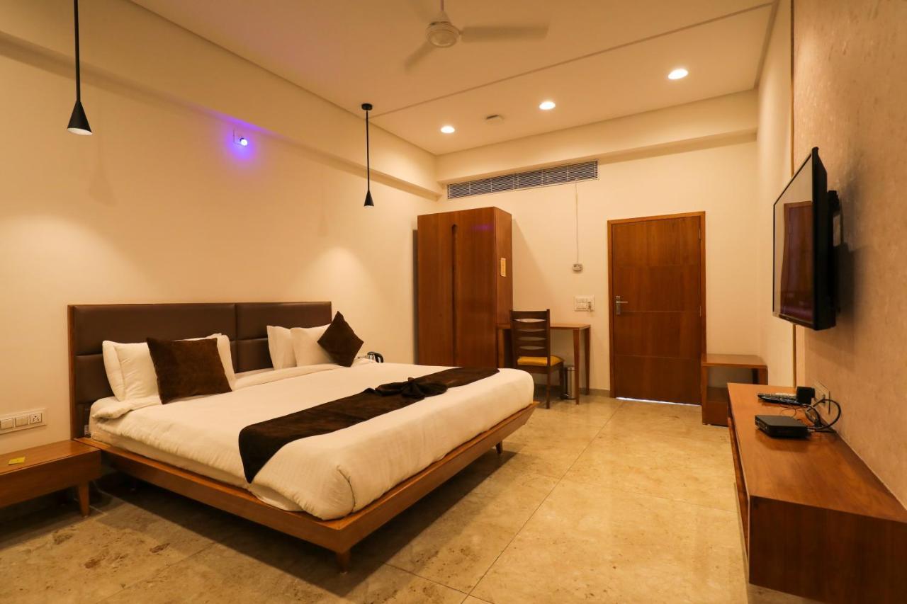 Club Heaven Palanpur Hotel Exterior photo
