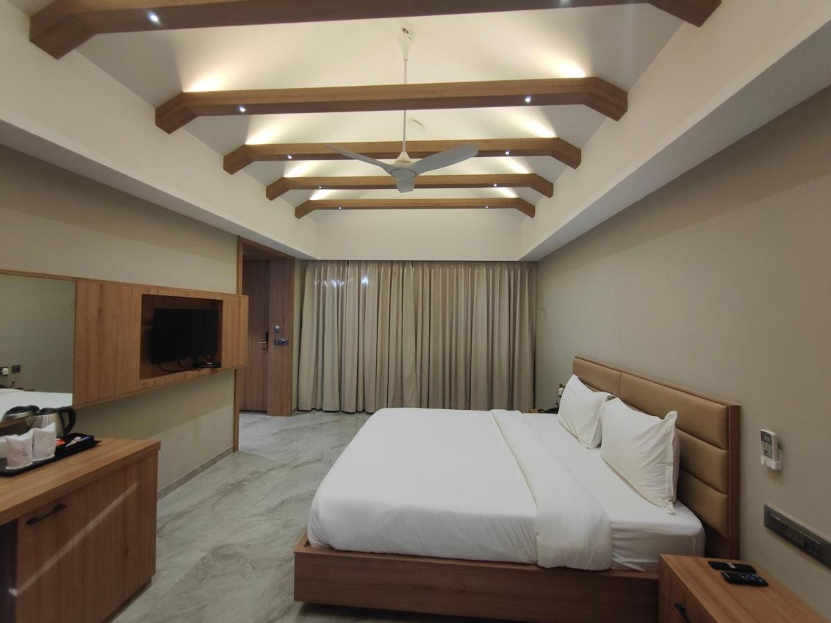 Club Heaven Palanpur Hotel Exterior photo