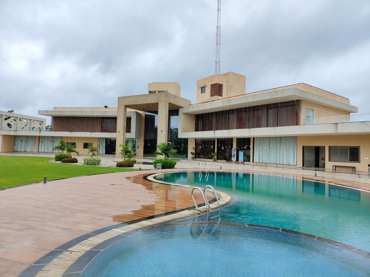 Club Heaven Palanpur Hotel Exterior photo